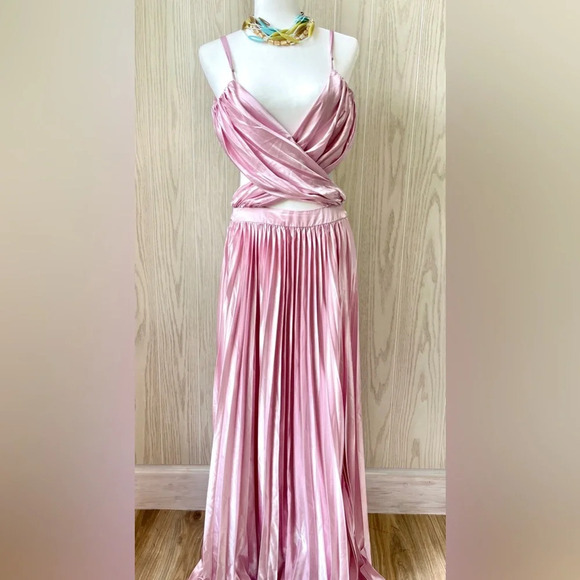 MISS CIRCLE Zayda Priya Zarah Pink Pale Silk Pleated Cross Cross Dress Size M - Picture 7 of 7